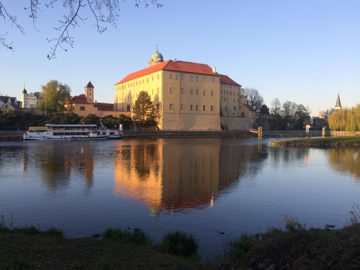 Zahradni Domek V Podebradech Подебрады Экстерьер фото